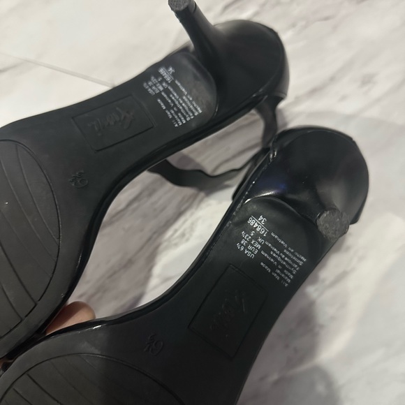 BLACK RUFFLE HEELS - Picture 2 of 3